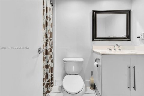Condo in Hollywood, Florida, 1 bedroom  № 1872684 - photo 17