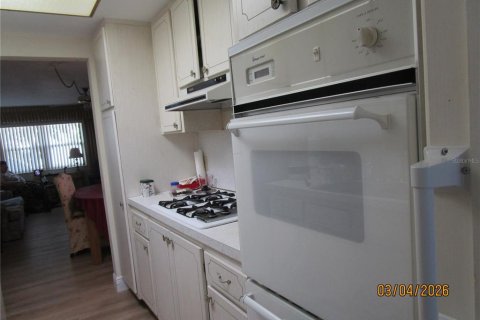 Condo in Saint Petersburg, Florida, 2 bedrooms  № 2143169 - photo 9