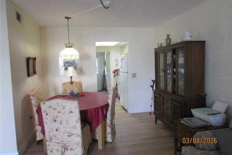 Condo in Saint Petersburg, Florida, 2 bedrooms  № 2143169 - photo 5