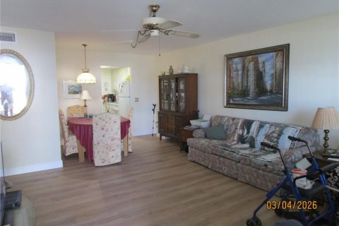 Condo in Saint Petersburg, Florida, 2 bedrooms  № 2143169 - photo 3