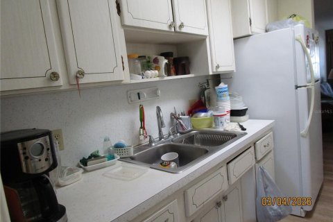 Condo in Saint Petersburg, Florida, 2 bedrooms  № 2143169 - photo 10