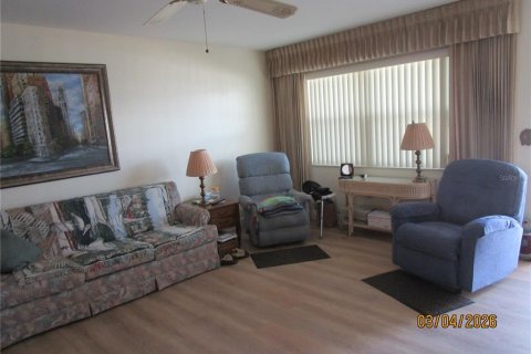Condo in Saint Petersburg, Florida, 2 bedrooms  № 2143169 - photo 22