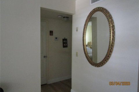 Condo in Saint Petersburg, Florida, 2 bedrooms  № 2143169 - photo 13