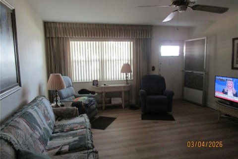 Condo in Saint Petersburg, Florida, 2 bedrooms  № 2143169 - photo 23