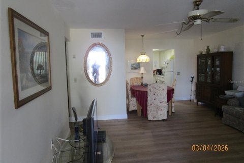 Condo in Saint Petersburg, Florida, 2 bedrooms  № 2143169 - photo 4