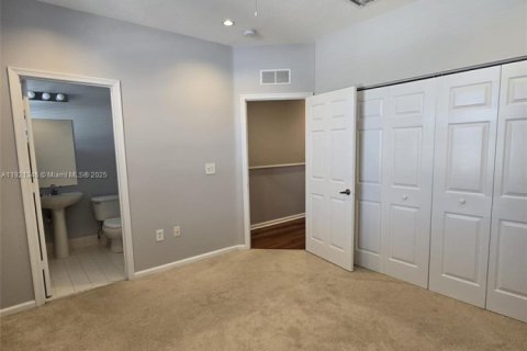 Townhouse in Fort Lauderdale, Florida 3 bedrooms, 165.37 sq.m. № 1975277 - photo 7