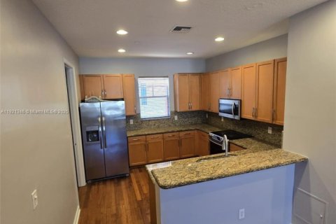 Townhouse in Fort Lauderdale, Florida 3 bedrooms, 165.37 sq.m. № 1975277 - photo 3
