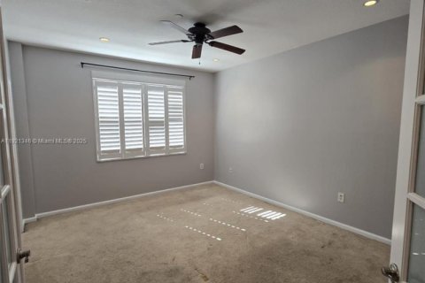 Townhouse in Fort Lauderdale, Florida 3 bedrooms, 165.37 sq.m. № 1975277 - photo 11