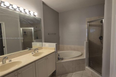 Townhouse in Fort Lauderdale, Florida 3 bedrooms, 165.37 sq.m. № 1975277 - photo 8