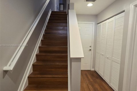 Townhouse in Fort Lauderdale, Florida 3 bedrooms, 165.37 sq.m. № 1975277 - photo 10