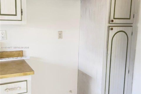 Condominio en venta en Pembroke Pines, Florida, 2 dormitorios, 108.7 m2 № 2088646 - foto 17