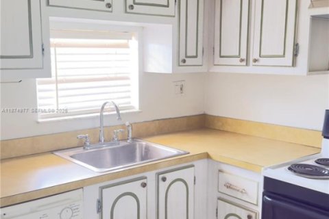 Condominio en venta en Pembroke Pines, Florida, 2 dormitorios, 108.7 m2 № 2088646 - foto 16