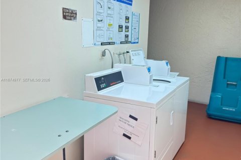 Condominio en venta en Pembroke Pines, Florida, 2 dormitorios, 108.7 m2 № 2088646 - foto 14