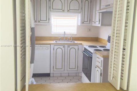 Condominio en venta en Pembroke Pines, Florida, 2 dormitorios, 108.7 m2 № 2088646 - foto 18