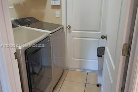 Casa en venta en Lehigh Acres, Florida, 3 dormitorios, 166.3 m2 № 1930386 - foto 20