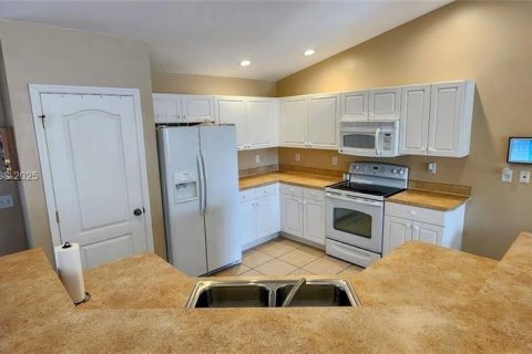 Casa en venta en Lehigh Acres, Florida, 3 dormitorios, 166.3 m2 № 1930386 - foto 6