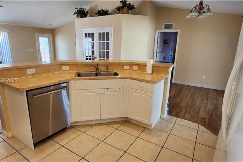 Casa en venta en Lehigh Acres, Florida, 3 dormitorios, 166.3 m2 № 1930386 - foto 7