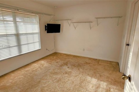 Casa en venta en Lehigh Acres, Florida, 3 dormitorios, 166.3 m2 № 1930386 - foto 18