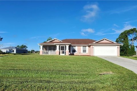 Casa en venta en Lehigh Acres, Florida, 3 dormitorios, 166.3 m2 № 1930386 - foto 1