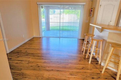 Casa en venta en Lehigh Acres, Florida, 3 dormitorios, 166.3 m2 № 1930386 - foto 4