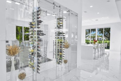 House in Boca Raton, Florida 6 bedrooms, 390.28 sq.m. № 2023056 - photo 19