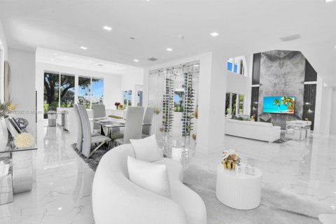 House in Boca Raton, Florida 6 bedrooms, 390.28 sq.m. № 2023056 - photo 15
