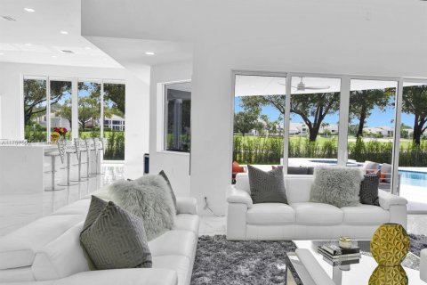 House in Boca Raton, Florida 6 bedrooms, 390.28 sq.m. № 2023056 - photo 13