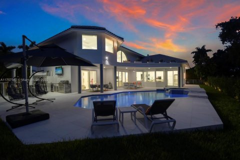 House in Boca Raton, Florida 6 bedrooms, 390.28 sq.m. № 2023056