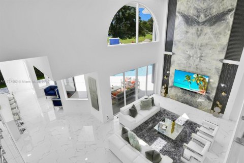 House in Boca Raton, Florida 6 bedrooms, 390.28 sq.m. № 2023056 - photo 29