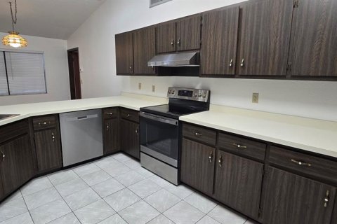 Villa ou maison à louer à Ocala, Floride: 3 chambres, 138.42 m2 № 2418922 - photo 6