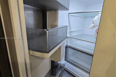 Apartamento en alquiler en Hialeah, Florida, 3 dormitorios, 120.4 m2 № 1990081 - foto 11