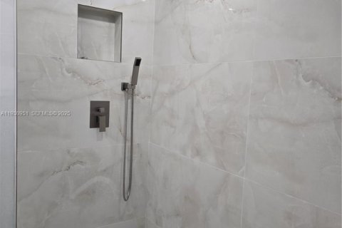 Apartamento en alquiler en Hialeah, Florida, 3 dormitorios, 120.4 m2 № 1990081 - foto 3