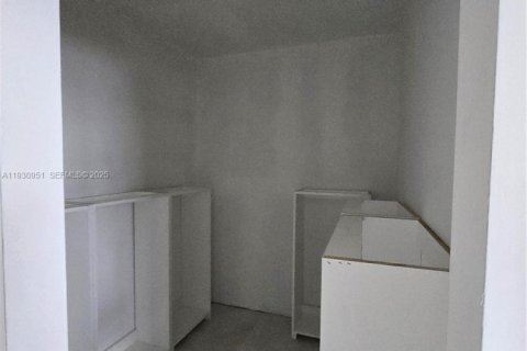 Apartamento en alquiler en Hialeah, Florida, 3 dormitorios, 120.4 m2 № 1990081 - foto 4