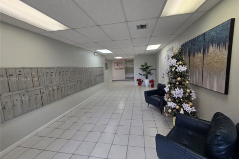 Apartamento en alquiler en Hialeah, Florida, 3 dormitorios, 120.4 m2 № 1990081 - foto 17