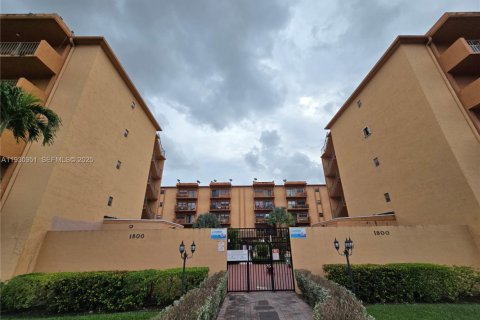 Apartamento en Hialeah, Florida 3 dormitorios, 120.4 m2 № 1990081