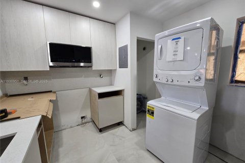 Apartamento en alquiler en Hialeah, Florida, 3 dormitorios, 120.4 m2 № 1990081 - foto 8