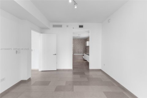 Купить кондоминиум в Майами, Флорида 1 спальня, 75.25м2, № 1992824 - фото 16