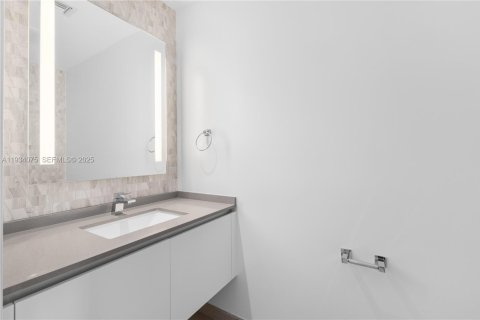 Купить кондоминиум в Майами, Флорида 1 спальня, 75.25м2, № 1992824 - фото 22