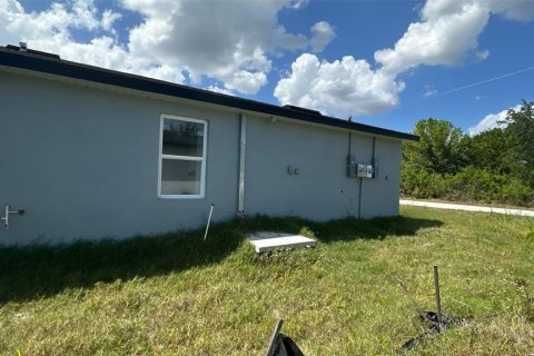 Immobilier commercial à vendre à Port Charlotte, Floride: 6 chambres, 215.9 m2 № 2148037 - photo 3