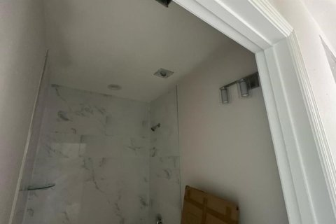 Immobilier commercial à vendre à Port Charlotte, Floride: 6 chambres, 215.9 m2 № 2148037 - photo 7