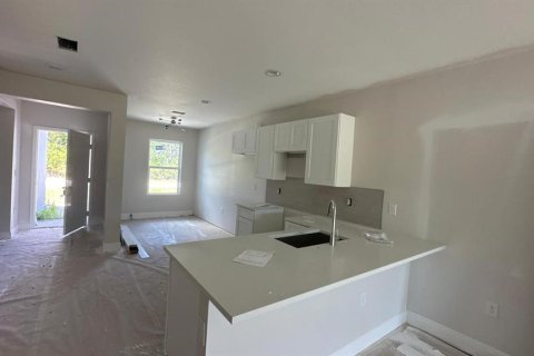 Immobilier commercial à vendre à Port Charlotte, Floride: 6 chambres, 215.9 m2 № 2148037 - photo 18
