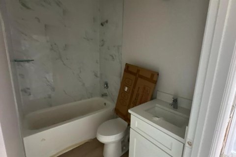 Immobilier commercial à vendre à Port Charlotte, Floride: 6 chambres, 215.9 m2 № 2148037 - photo 8