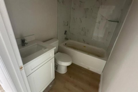 Immobilier commercial à vendre à Port Charlotte, Floride: 6 chambres, 215.9 m2 № 2148037 - photo 14