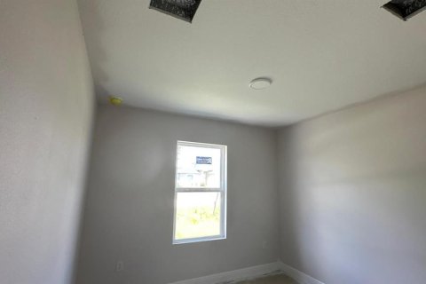 Immobilier commercial à vendre à Port Charlotte, Floride: 6 chambres, 215.9 m2 № 2148037 - photo 6