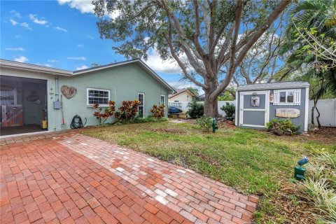 House in Largo, Florida 4 bedrooms, 185.9 sq.m. № 1751198 - photo 22