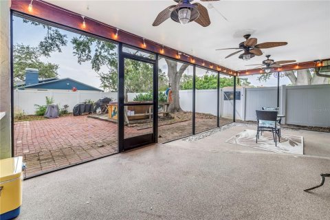 House in Largo, Florida 4 bedrooms, 185.9 sq.m. № 1751198 - photo 15