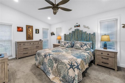 House in Largo, Florida 4 bedrooms, 185.9 sq.m. № 1751198 - photo 2