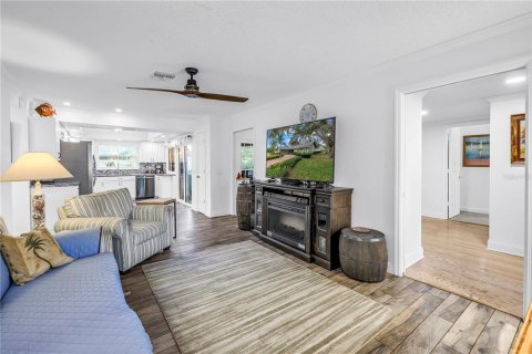 House in Largo, Florida 4 bedrooms, 185.9 sq.m. № 1751198 - photo 9