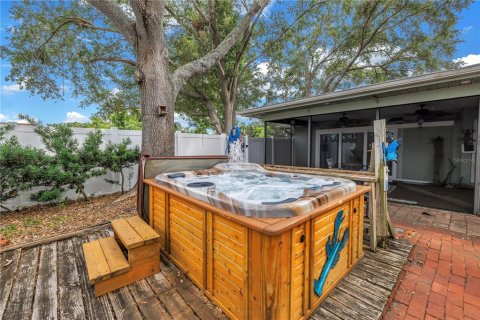 House in Largo, Florida 4 bedrooms, 185.9 sq.m. № 1751198 - photo 27