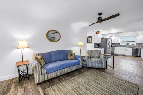 House in Largo, Florida 4 bedrooms, 185.9 sq.m. № 1751198 - photo 8